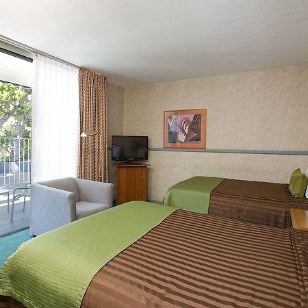 Travelodge Hotel At Lax Los Angeles Extérieur photo